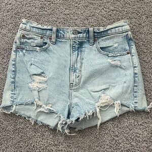 Abercrombie & Fitch The Mom Short High Rise